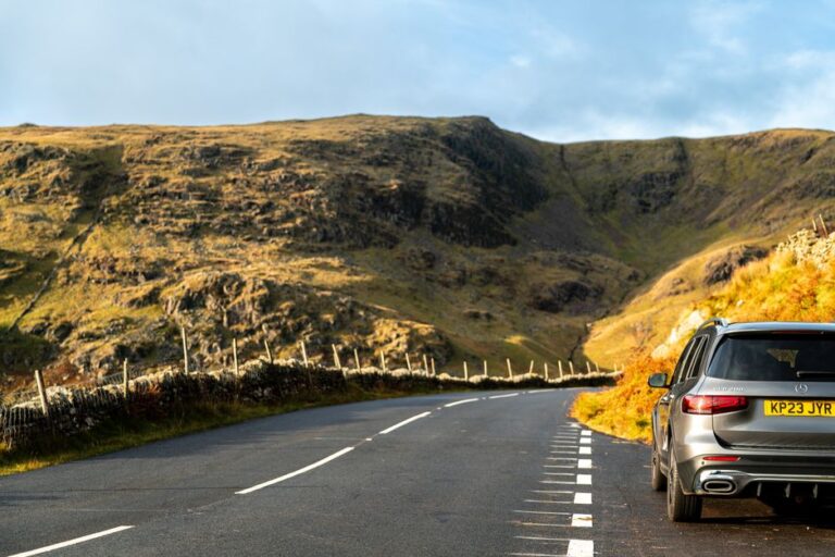Alugar Carro no Exterior: RentCars ou Direto? Guia Completo!