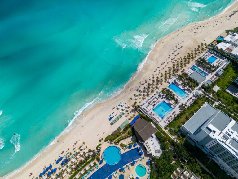 Cancún Sem Erro: Seu Roteiro Completo para Praias, Cenotes e Maias!